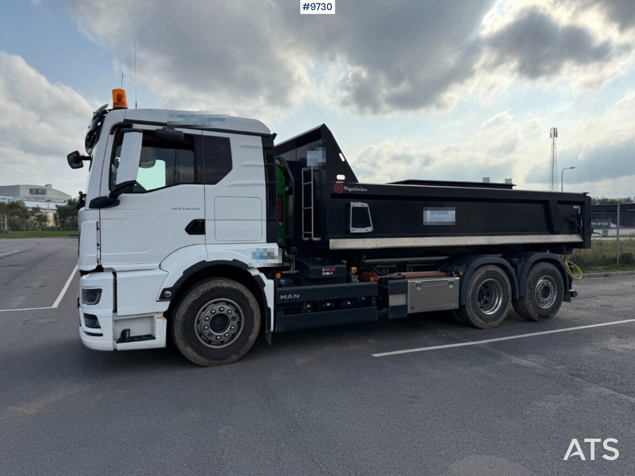 Hook lift MAN TGS 26.510 with crane flatbed and gravel flatbed - Lastväxlare lastbil: bild 2 Hook lift MAN TGS 26.510 with crane flatbed and gravel flatbed - Lastväxlare lastbil: bild 2