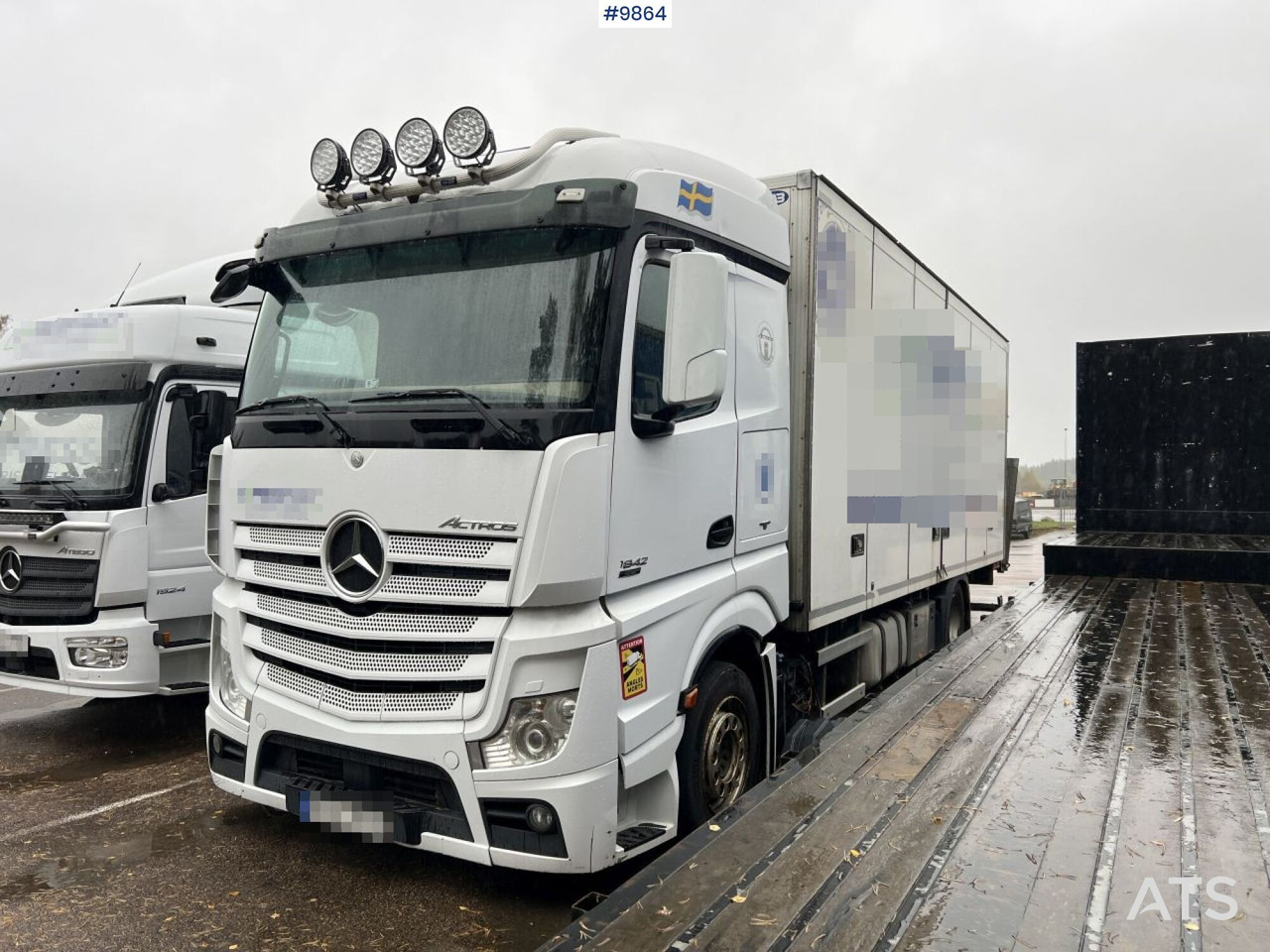 MERCEDES-BENZ ACTROS 963-0-A Box truck with tail lift - Lastbil med skåp: bild 1 MERCEDES-BENZ ACTROS 963-0-A Box truck with tail lift - Lastbil med skåp: bild 1