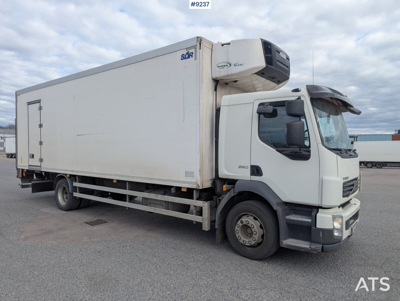 Refrigerated Box truck Volvo FL 260 4X2 with tail lift (SEE VIDEO) - Kylbil lastbil: bild 2 Refrigerated Box truck Volvo FL 260 4X2 with tail lift (SEE VIDEO) - Kylbil lastbil: bild 2
