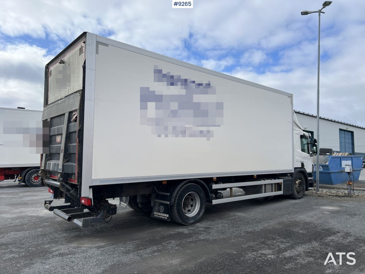 Scania P250 Box truck with tailgate lift - Lastbil med skåp: bild 4 Scania P250 Box truck with tailgate lift - Lastbil med skåp: bild 4