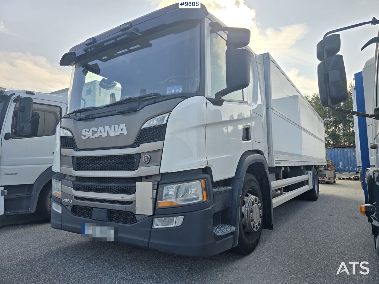 Scania P250 Liftable and lowerable body - Lastbil med skåp: bild 1 Scania P250 Liftable and lowerable body - Lastbil med skåp: bild 1