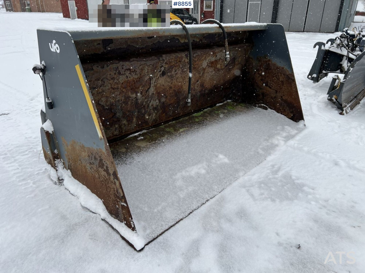 UFO Sand spreader bucket 3.5 cubic meters - Entreprenadutrustning: bild 1 UFO Sand spreader bucket 3.5 cubic meters - Entreprenadutrustning: bild 1