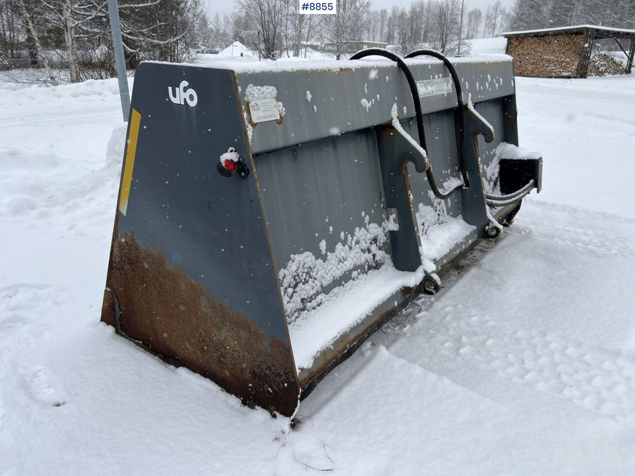 UFO Sand spreader bucket 3.5 cubic meters - Entreprenadutrustning: bild 3 UFO Sand spreader bucket 3.5 cubic meters - Entreprenadutrustning: bild 3