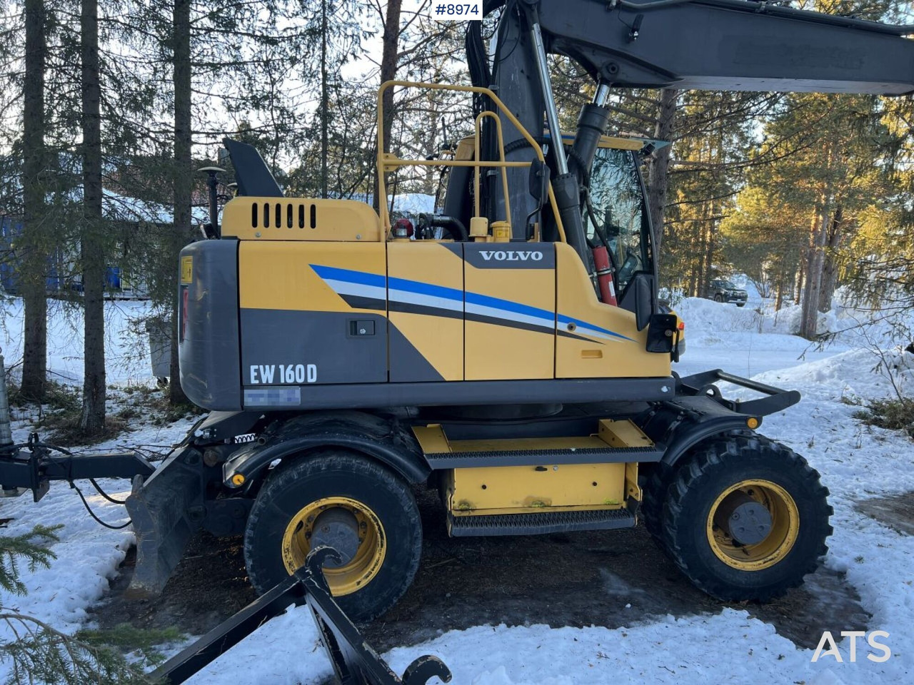 Grävmaskin på däck Volvo EW 160 D with Digging System, Tipper and Attachments: bild 11