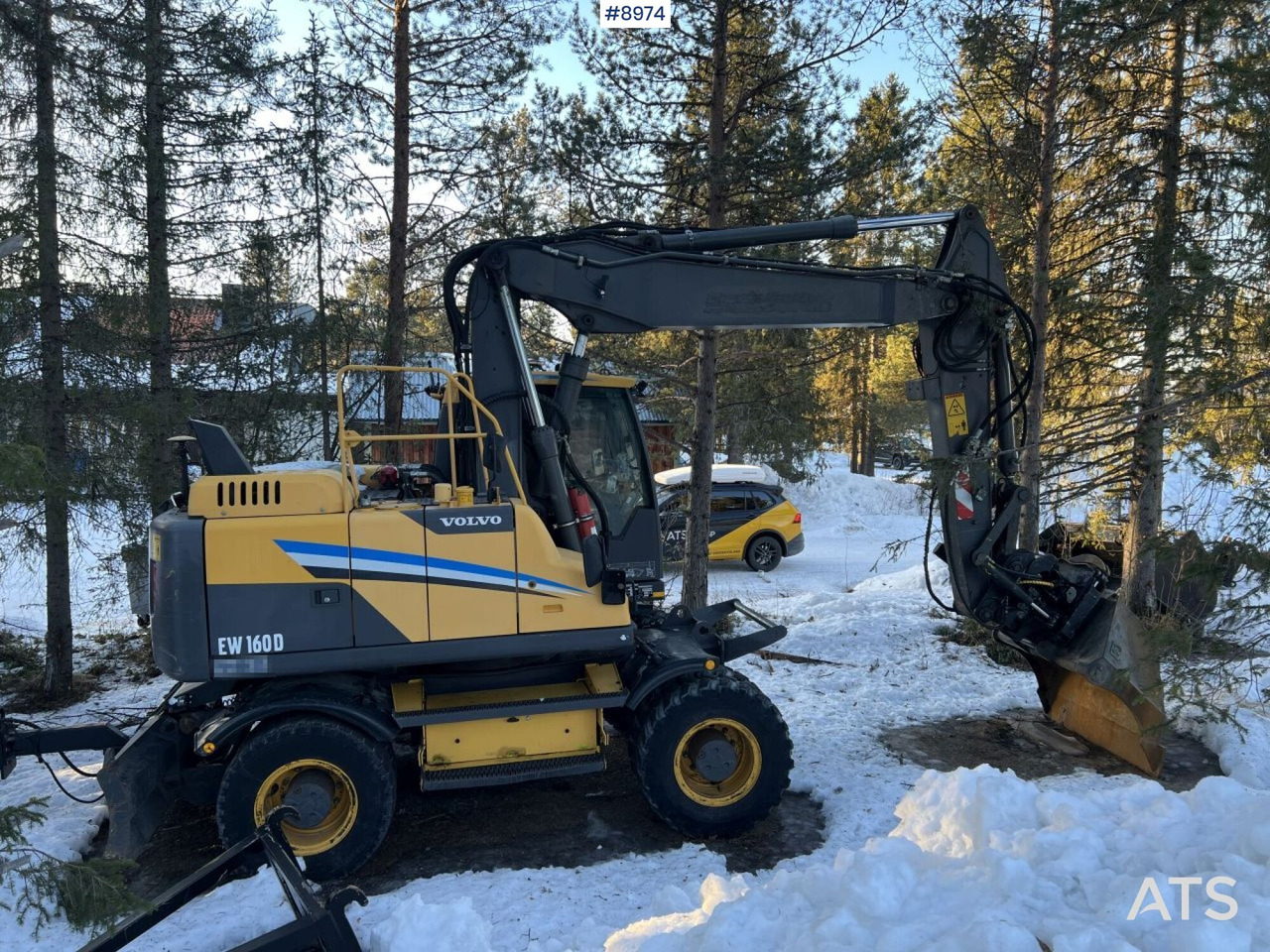 Grävmaskin på däck Volvo EW 160 D with Digging System, Tipper and Attachments: bild 13