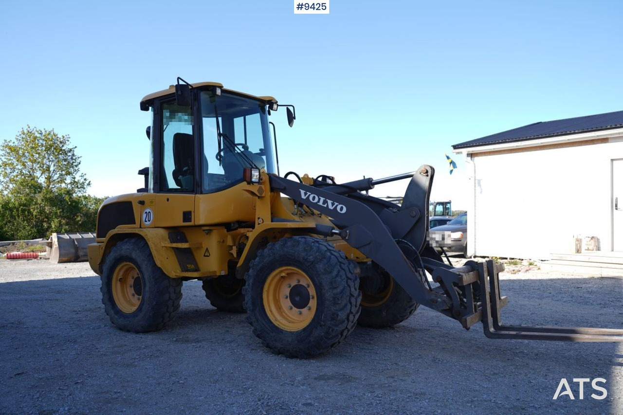 Volvo L35 G with implements (VIDEO) - Hjullastare: bild 2 Volvo L35 G with implements (VIDEO) - Hjullastare: bild 2