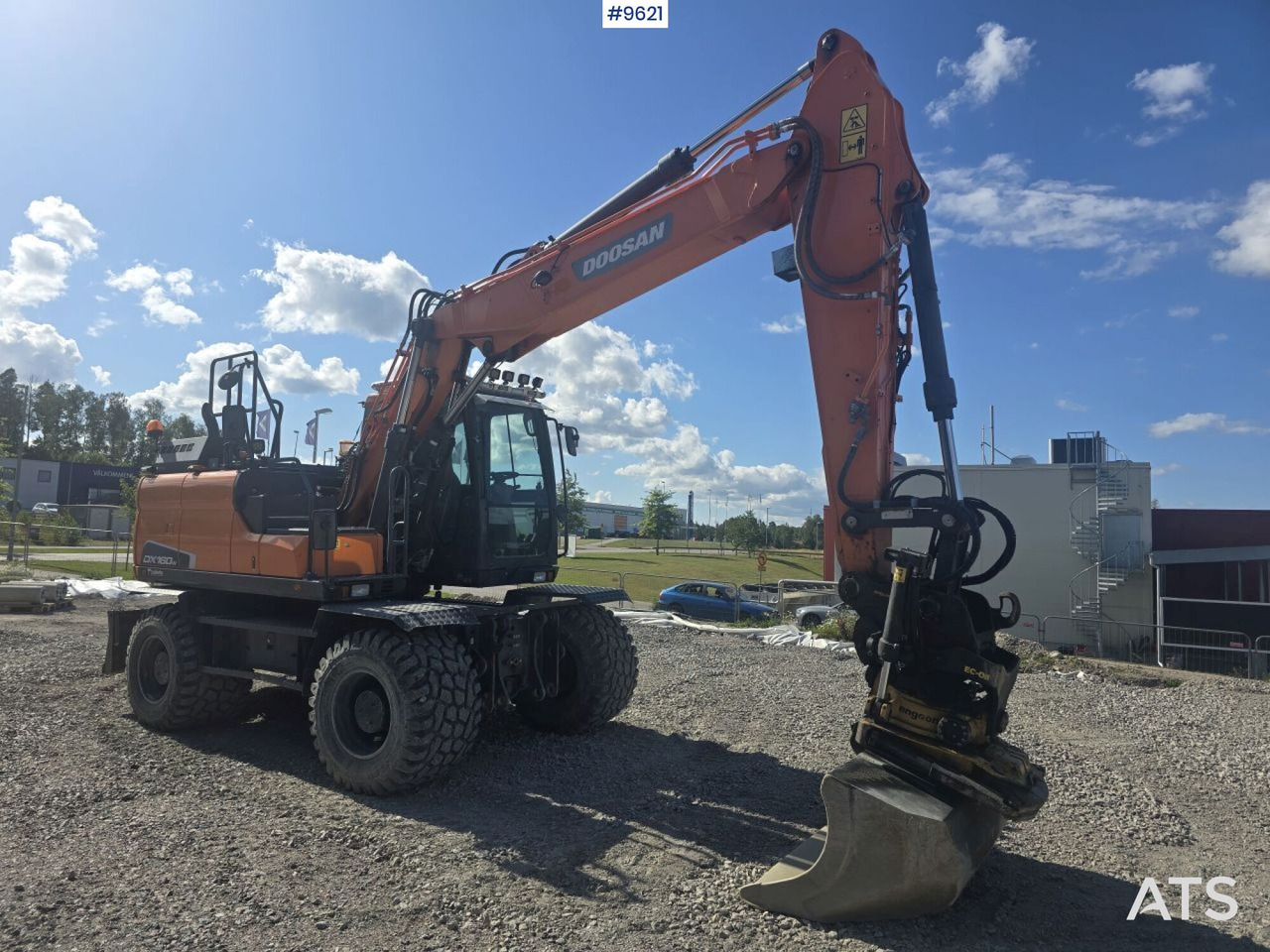 Wheeled Excavator Doosan DX160W with attachment and trailer - Grävmaskin på däck: bild 2 Wheeled Excavator Doosan DX160W with attachment and trailer - Grävmaskin på däck: bild 2