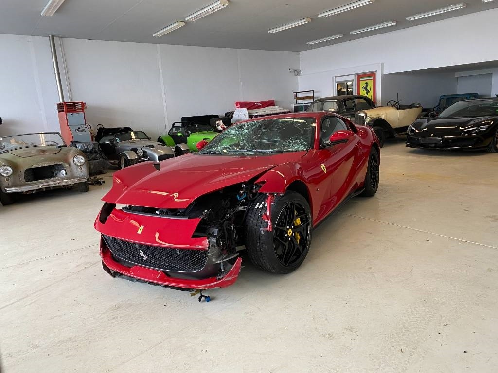 Ferrari 812 SUPERFAST / ROSSO 70ANNI endommagé - Personbil: bild 2 Ferrari 812 SUPERFAST / ROSSO 70ANNI endommagé - Personbil: bild 2
