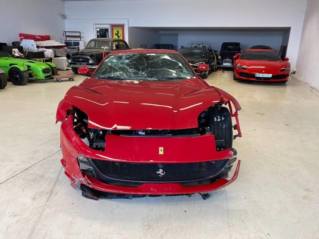 Ferrari 812 SUPERFAST / ROSSO 70ANNI endommagé - Personbil: bild 3 Ferrari 812 SUPERFAST / ROSSO 70ANNI endommagé - Personbil: bild 3
