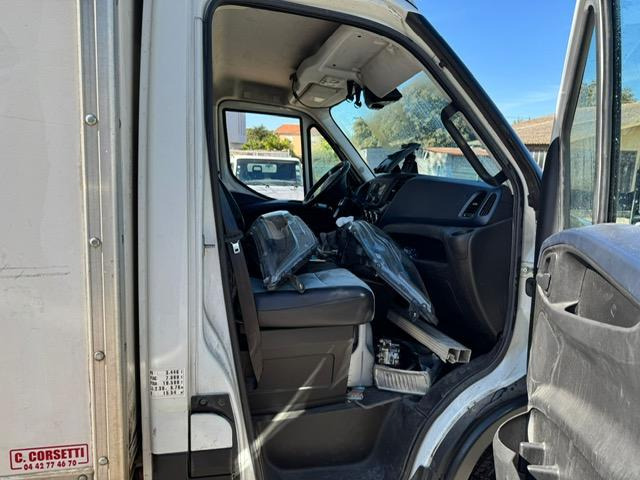Iveco 70C180 CAISSE HAYON - Volymskåp: bild 4 Iveco 70C180 CAISSE HAYON - Volymskåp: bild 4