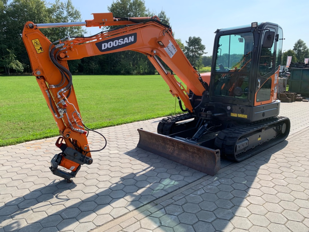 Doosan DX63-3 - Minigrävmaskin: bild 1 Doosan DX63-3 - Minigrävmaskin: bild 1