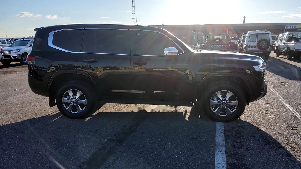Toyota Land Cruiser 300 V6 VX 7 SEATERS / PLACES 3.5L Petrol Automatic VXVHO - Personbil: bild 3 Toyota Land Cruiser 300 V6 VX 7 SEATERS / PLACES 3.5L Petrol Automatic VXVHO - Personbil: bild 3