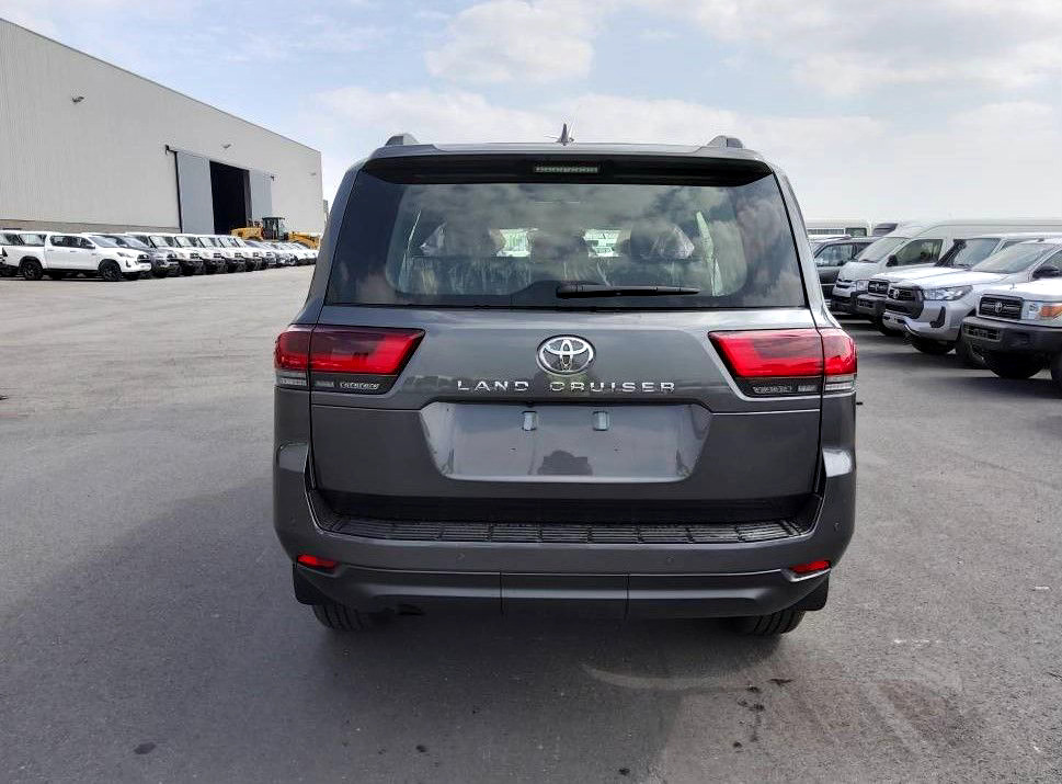 Toyota Land Cruiser 300 V6 VXR ZX 7 SEATERS / PLACES 3.5L Petrol Automatic AEOB - Personbil: bild 4 Toyota Land Cruiser 300 V6 VXR ZX 7 SEATERS / PLACES 3.5L Petrol Automatic AEOB - Personbil: bild 4