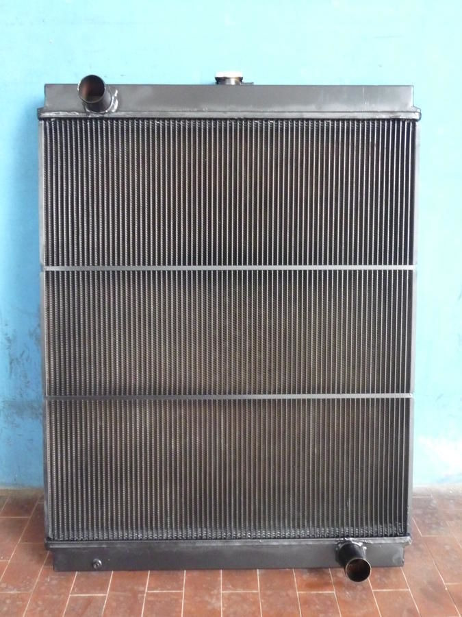 • RADIATORE NEW HOLLAND E195/215/245/ 87339771-72210130 - Kylare: bild 1 • RADIATORE NEW HOLLAND E195/215/245/ 87339771-72210130 - Kylare: bild 1