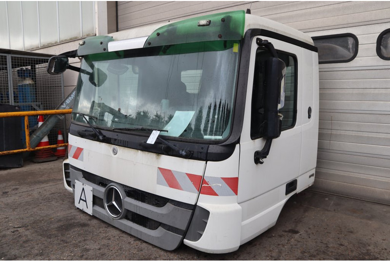 Mercedes-Benz ACTROS F05 MP3 HOGE TUNNEL - Hytt och interiör för Lastbil: bild 2 Mercedes-Benz ACTROS F05 MP3 HOGE TUNNEL - Hytt och interiör för Lastbil: bild 2