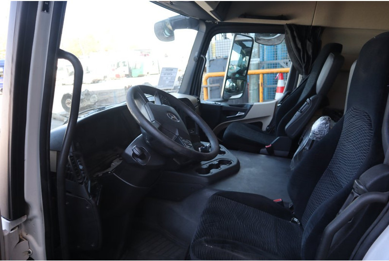 Mercedes-Benz AROCS L-CAB STREAMSPACE 2.3 96082015921314 - Hytt och interiör för Lastbil: bild 5 Mercedes-Benz AROCS L-CAB STREAMSPACE 2.3 96082015921314 - Hytt och interiör för Lastbil: bild 5