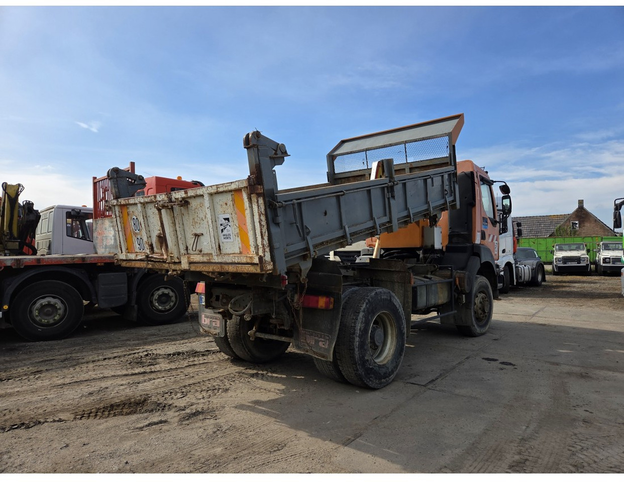 Renault Kerax 340 4x4 Tipper Manual Gearbox Mechanical pump Pompe Mecanique - Tippbil lastbil: bild 2 Renault Kerax 340 4x4 Tipper Manual Gearbox Mechanical pump Pompe Mecanique - Tippbil lastbil: bild 2