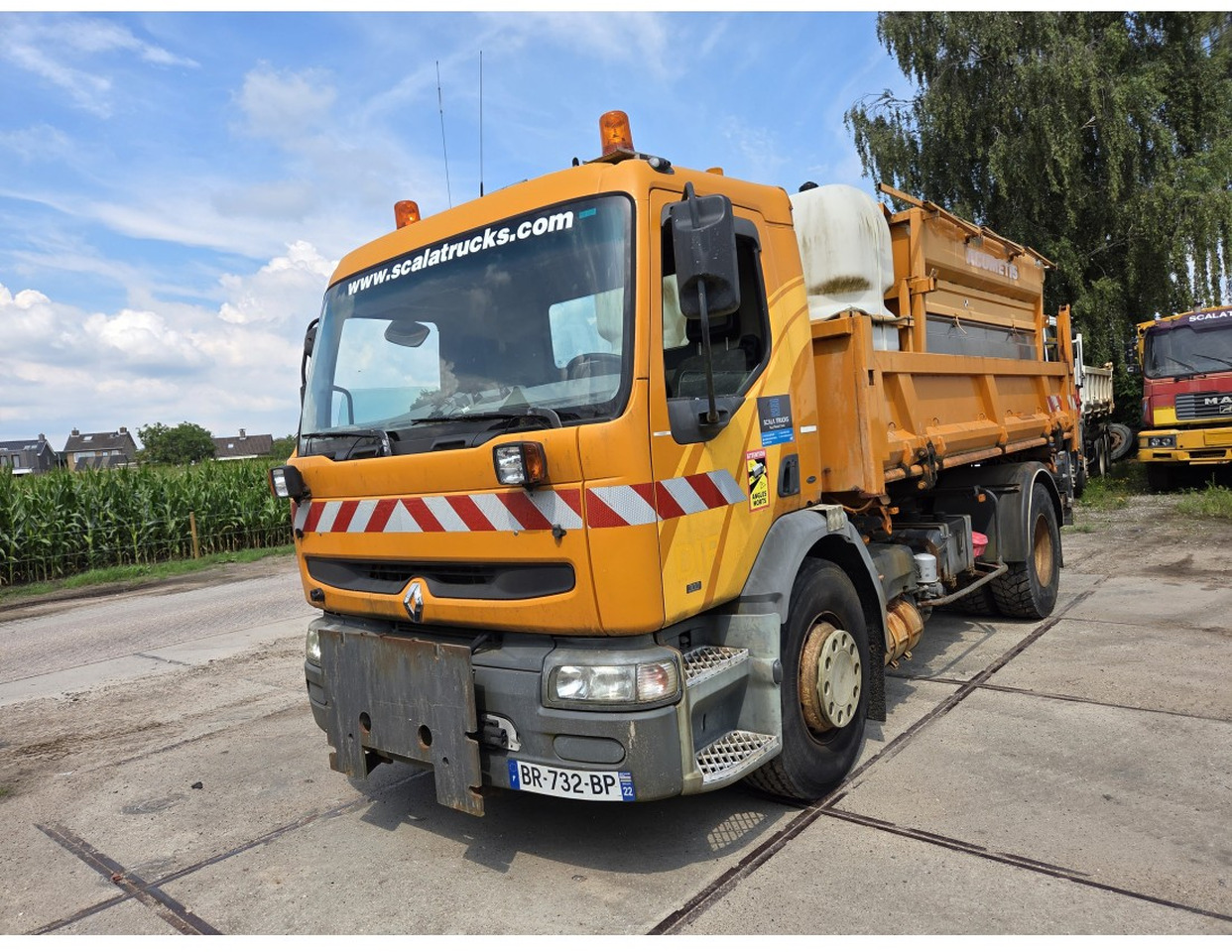 Renault Premium 300 4x2 Tipper Gritter Manual Gearbox Mechanical pump Pomp - Tippbil lastbil: bild 1 Renault Premium 300 4x2 Tipper Gritter Manual Gearbox Mechanical pump Pomp - Tippbil lastbil: bild 1