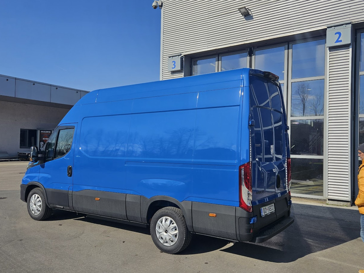 IVECO Daily ELEKTRIČNI 35 C 18H - Persontransport, El transportbil: bild 2 IVECO Daily ELEKTRIČNI 35 C 18H - Persontransport, El transportbil: bild 2