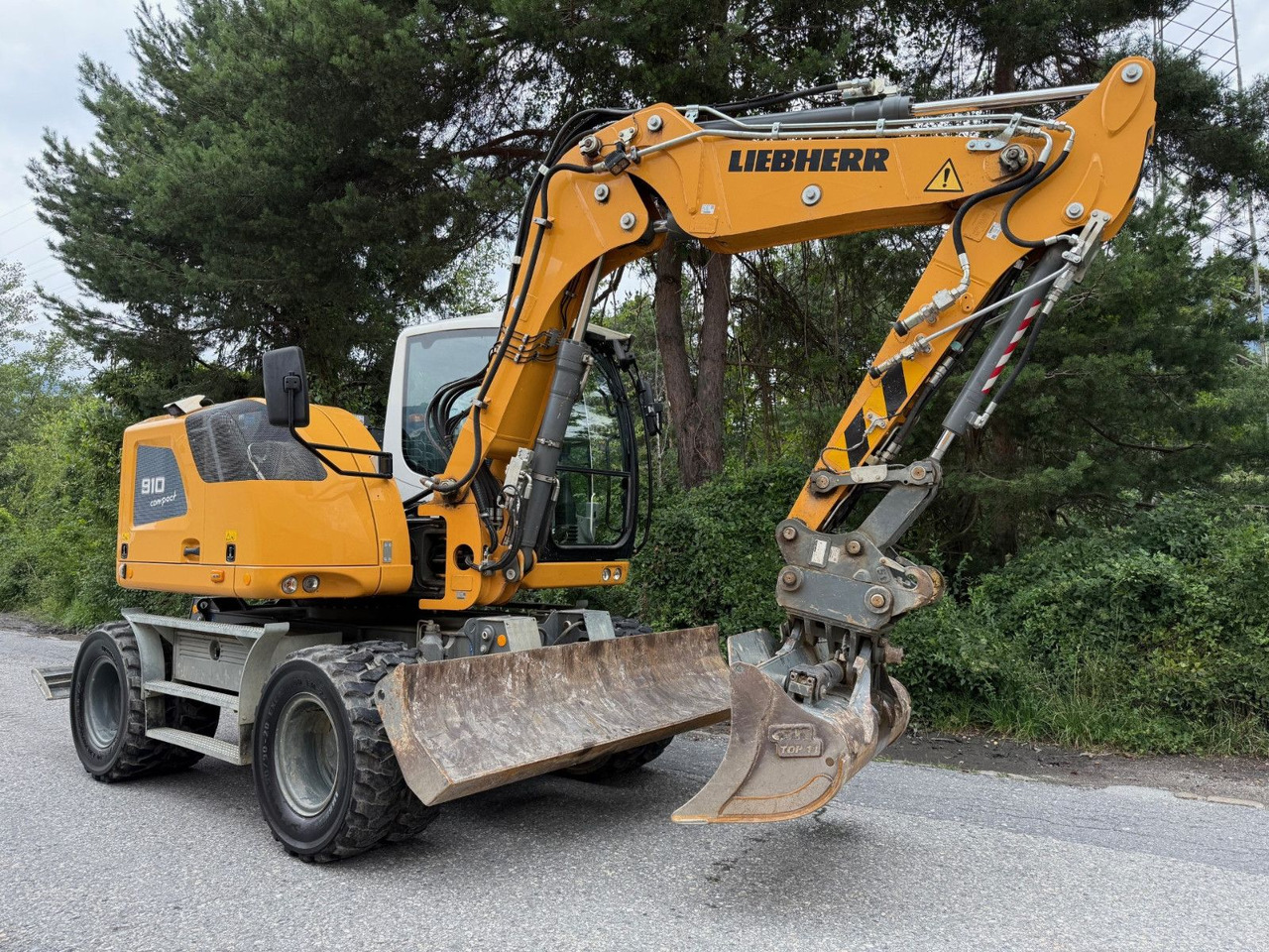 Liebherr A910 Compact Litronic,4 Schaufeln,Schnellwechsle - Grävmaskin på däck: bild 3 Liebherr A910 Compact Litronic,4 Schaufeln,Schnellwechsle - Grävmaskin på däck: bild 3