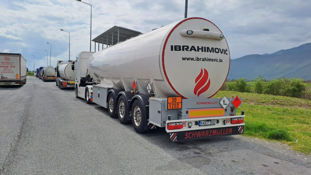 Schwarzmüller 4 Kammern, ADR, Treibstoff Fuel - Tanktrailer: bild 2 Schwarzmüller 4 Kammern, ADR, Treibstoff Fuel - Tanktrailer: bild 2