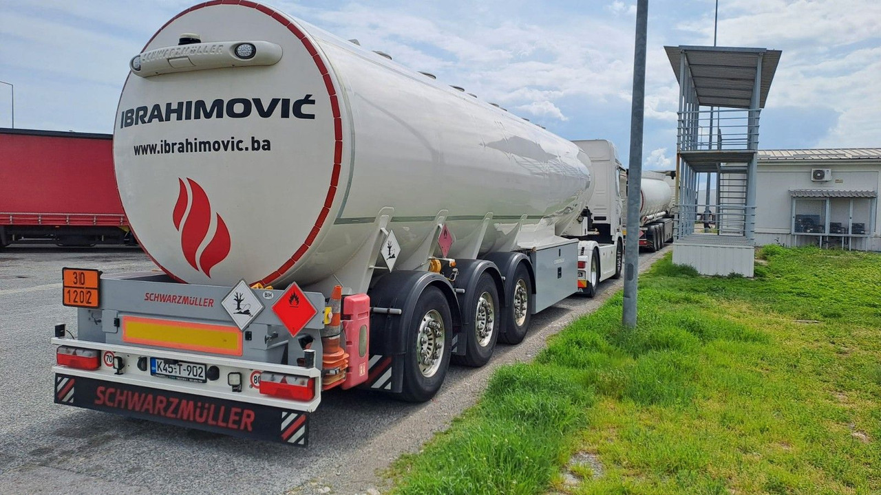 Schwarzmüller 4 Kammern, ADR, Treibstoff Fuel - Tanktrailer: bild 1 Schwarzmüller 4 Kammern, ADR, Treibstoff Fuel - Tanktrailer: bild 1
