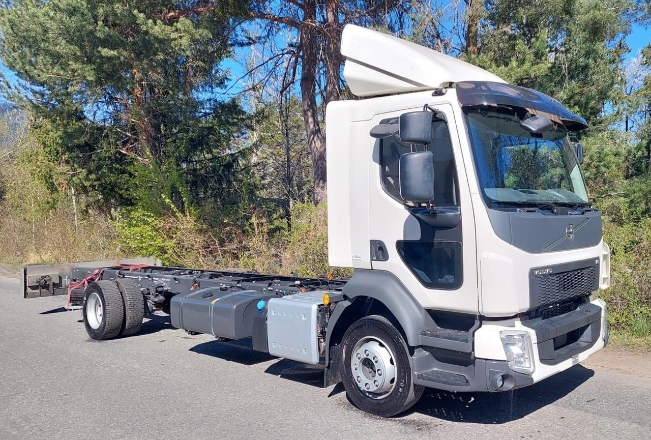 Volvo FL280 4x2, E6, Wohnwagen + 2 Pferdeplaetze Volvo FL280 4x2, E6, 7.40m Chassis, Fahrgestell - Hästbuss: bild 3 Volvo FL280 4x2, E6, Wohnwagen + 2 Pferdeplaetze Volvo FL280 4x2, E6, 7.40m Chassis, Fahrgestell - Hästbuss: bild 3