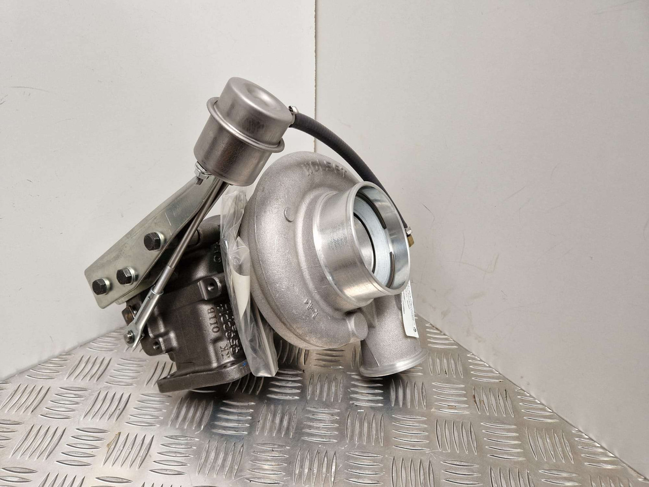 Iveco Generator Turbocharger Holset 4043994 - Motor och reservdelar för Byggmaskiner: bild 1 Iveco Generator Turbocharger Holset 4043994 - Motor och reservdelar för Byggmaskiner: bild 1