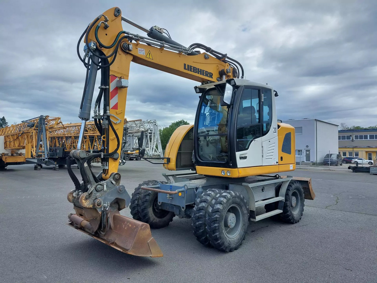 2015 Liebherr A 914 Compact - Grävmaskin på däck: bild 1 2015 Liebherr A 914 Compact - Grävmaskin på däck: bild 1