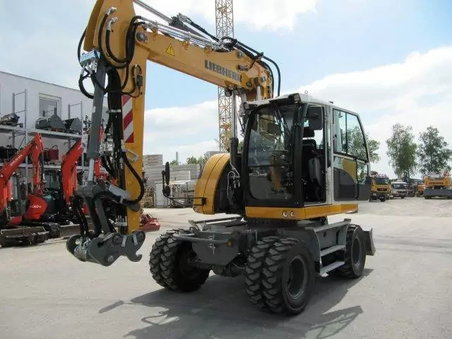 2022 Liebherr A 913 Compact G6.0-D - Grävmaskin på däck: bild 1 2022 Liebherr A 913 Compact G6.0-D - Grävmaskin på däck: bild 1