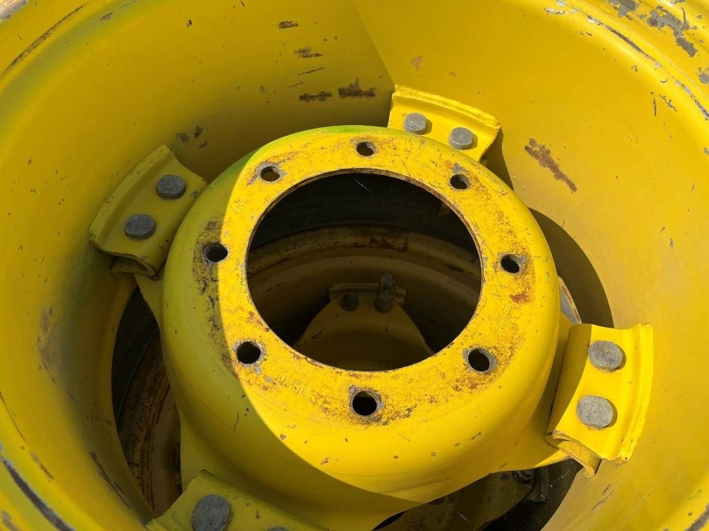 Alliance 480/70R24 till John Deere 6300 - Däck för Lantbruksmaskiner: bild 3 Alliance 480/70R24 till John Deere 6300 - Däck för Lantbruksmaskiner: bild 3