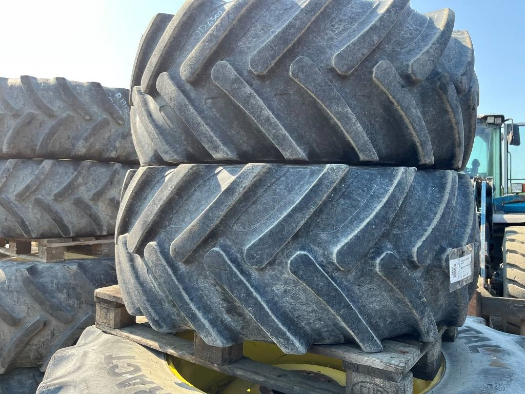 Alliance 480/70R24 till John Deere 6300 - Däck för Lantbruksmaskiner: bild 1 Alliance 480/70R24 till John Deere 6300 - Däck för Lantbruksmaskiner: bild 1