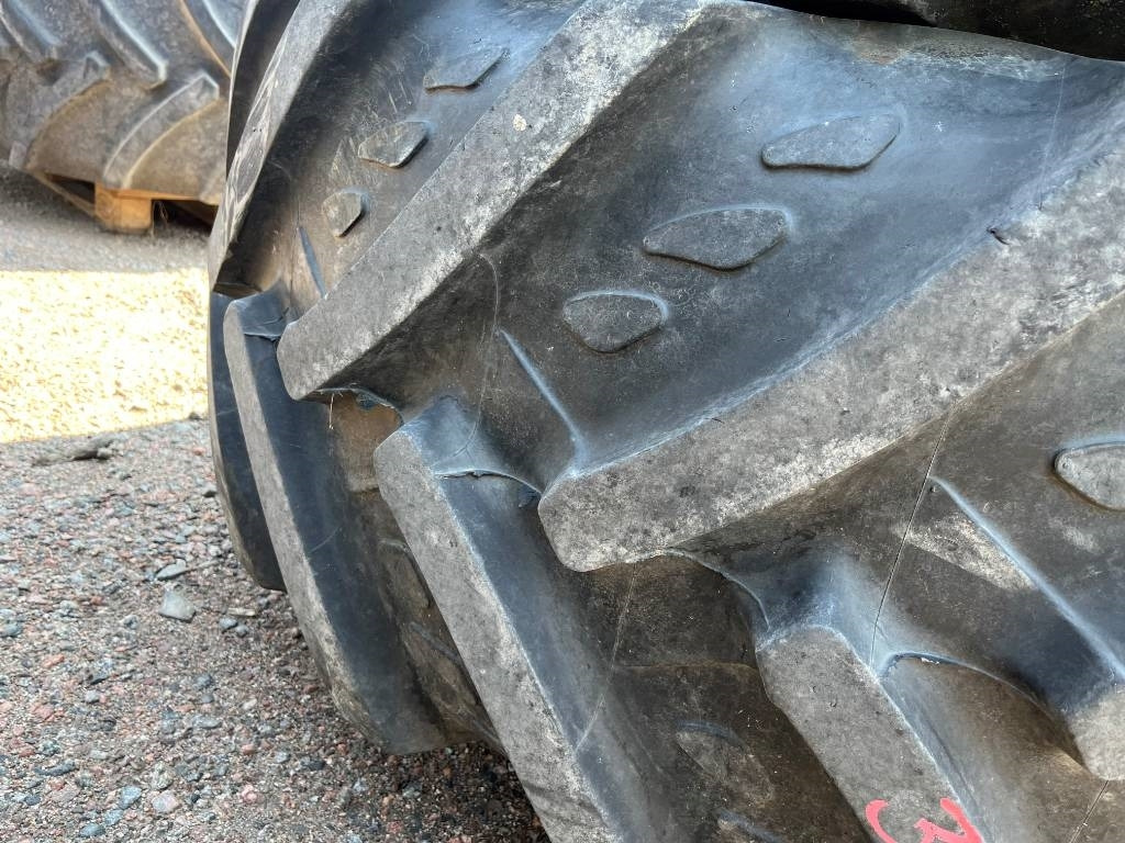 Kleber 520/70R38 480/70R24 till JD 6620 - Däck för Lantbruksmaskiner: bild 3 Kleber 520/70R38 480/70R24 till JD 6620 - Däck för Lantbruksmaskiner: bild 3