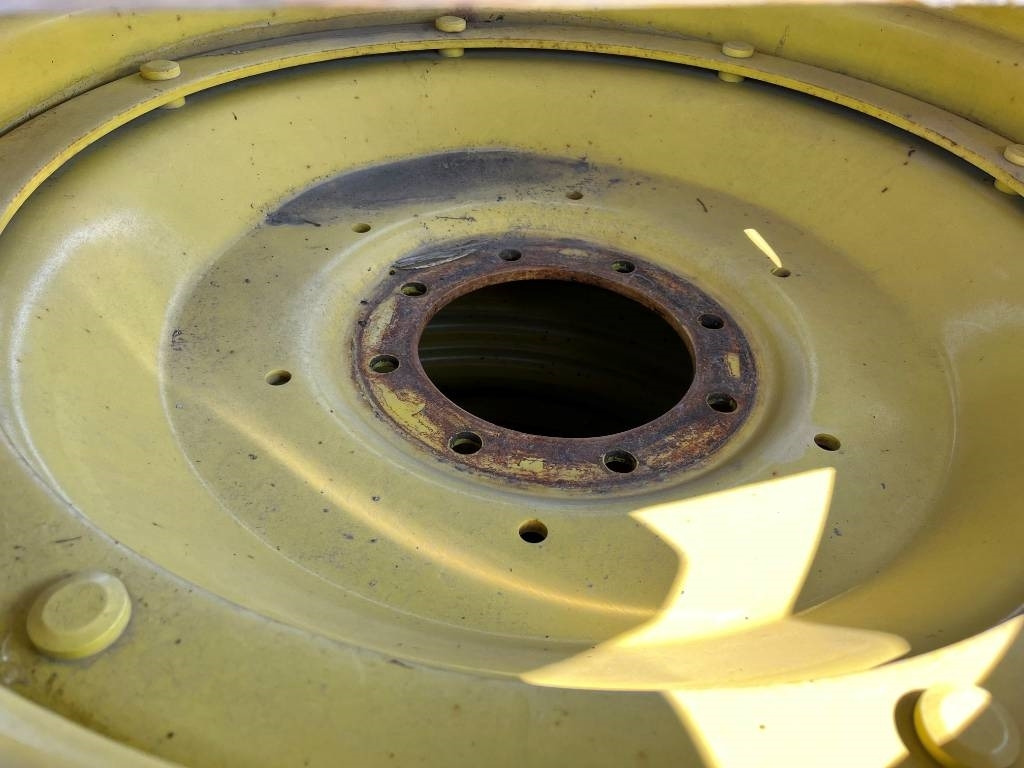 Kleber 520/70R38 480/70R24 till JD 6620 - Däck för Lantbruksmaskiner: bild 4 Kleber 520/70R38 480/70R24 till JD 6620 - Däck för Lantbruksmaskiner: bild 4