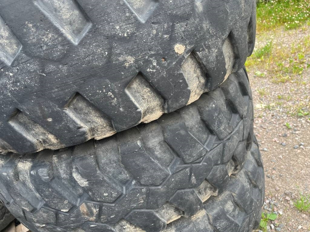 Michelin 335/80-20 till Volvo L30 Zettelmeyer - Däck för Byggmaskiner: bild 3 Michelin 335/80-20 till Volvo L30 Zettelmeyer - Däck för Byggmaskiner: bild 3
