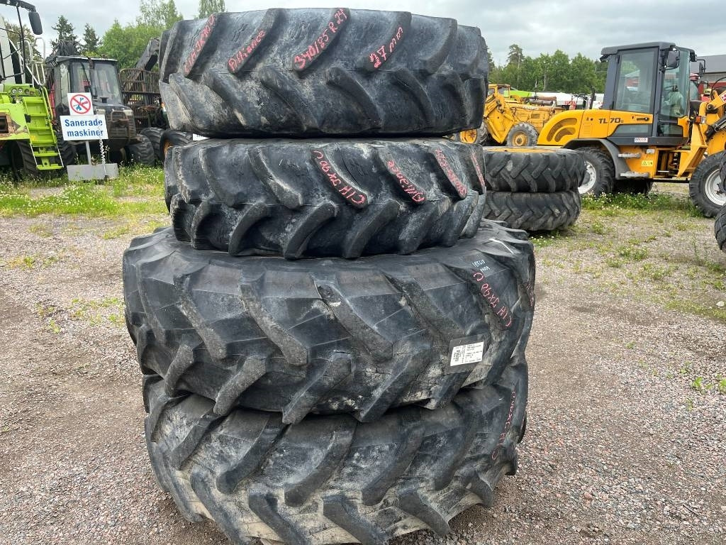 Pirelli 420/85R34 340/85R24 till Case JX 90U - Däck för Lantbruksmaskiner: bild 1 Pirelli 420/85R34 340/85R24 till Case JX 90U - Däck för Lantbruksmaskiner: bild 1