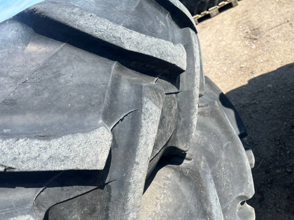 Trelleborg 16,9-34 däck på fälg till New Holland - Däck för Lantbruksmaskiner: bild 2 Trelleborg 16,9-34 däck på fälg till New Holland - Däck för Lantbruksmaskiner: bild 2