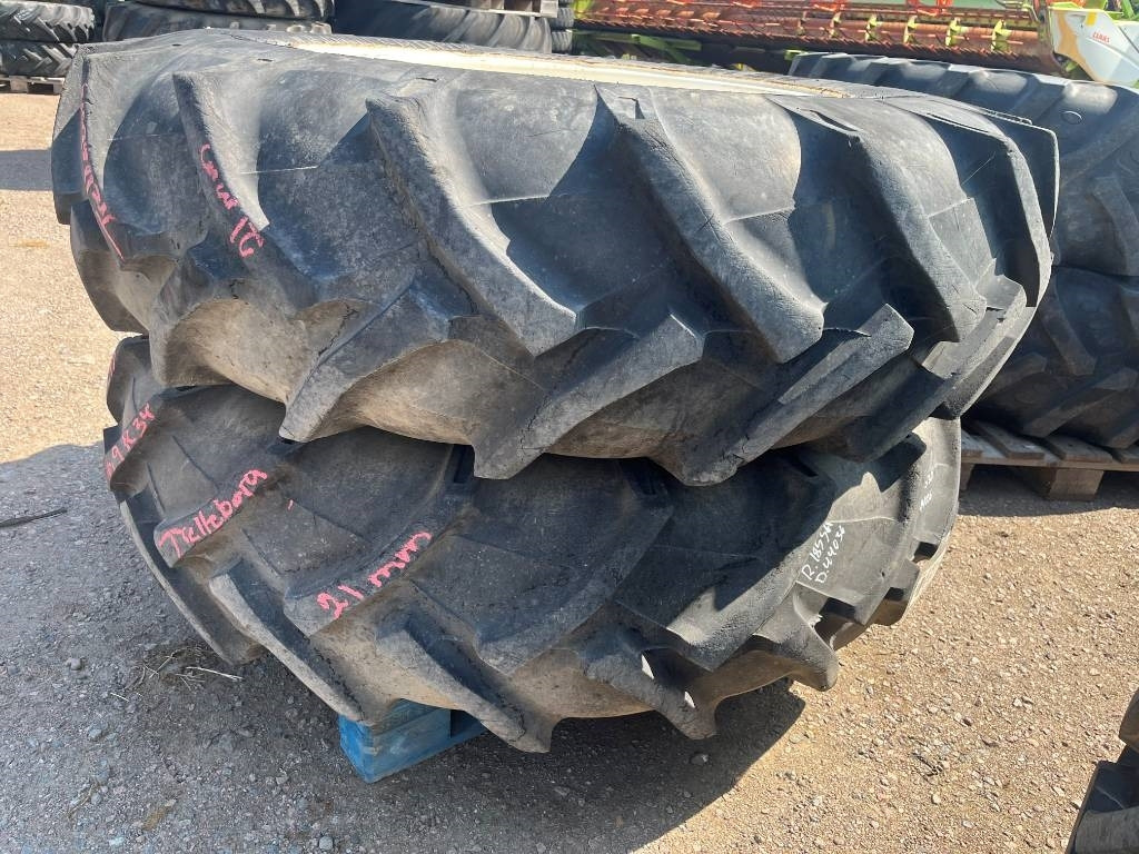 Trelleborg 16,9-34 däck på fälg till New Holland - Däck för Lantbruksmaskiner: bild 1 Trelleborg 16,9-34 däck på fälg till New Holland - Däck för Lantbruksmaskiner: bild 1