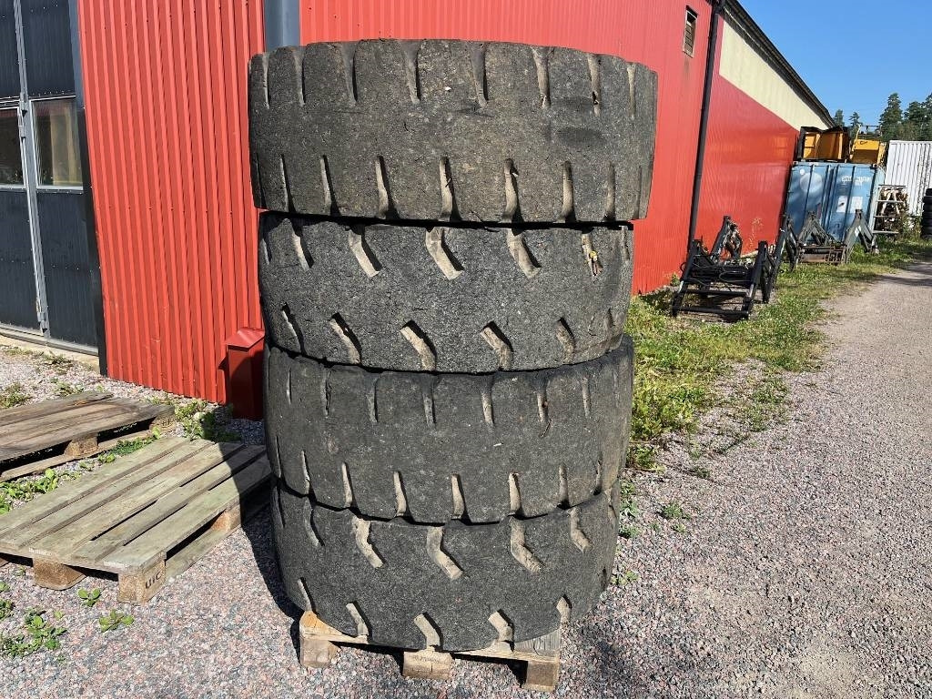 Volvo L50E D C B Wheels Solids / Punkteringsfria 17,5-25 - Däck för Byggmaskiner: bild 2 Volvo L50E D C B Wheels Solids / Punkteringsfria 17,5-25 - Däck för Byggmaskiner: bild 2