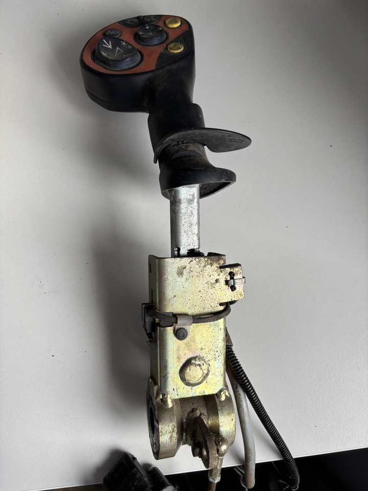 Claas Lexion 600 - joystick - Växelspak för Lantbruksmaskiner: bild 1 Claas Lexion 600 - joystick - Växelspak för Lantbruksmaskiner: bild 1