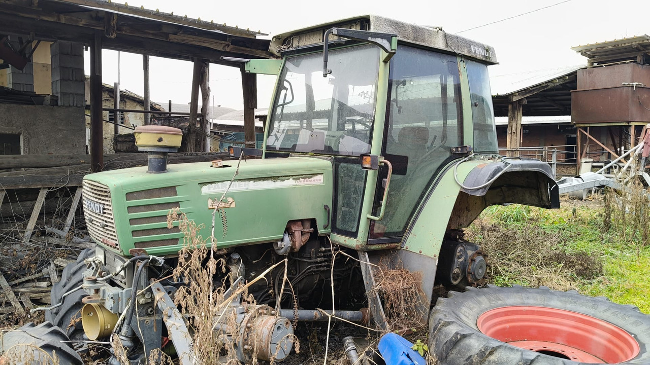 Fendt 309 - na części - błotniki - Karosseri och exteriör för Traktor: bild 2 Fendt 309 - na części - błotniki - Karosseri och exteriör för Traktor: bild 2