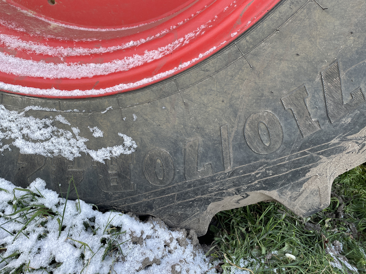 Fendt 828 Vario - opona 710/70R42 710/70/42 - Komplett hjul för Lantbruksmaskiner: bild 1 Fendt 828 Vario - opona 710/70R42 710/70/42 - Komplett hjul för Lantbruksmaskiner: bild 1