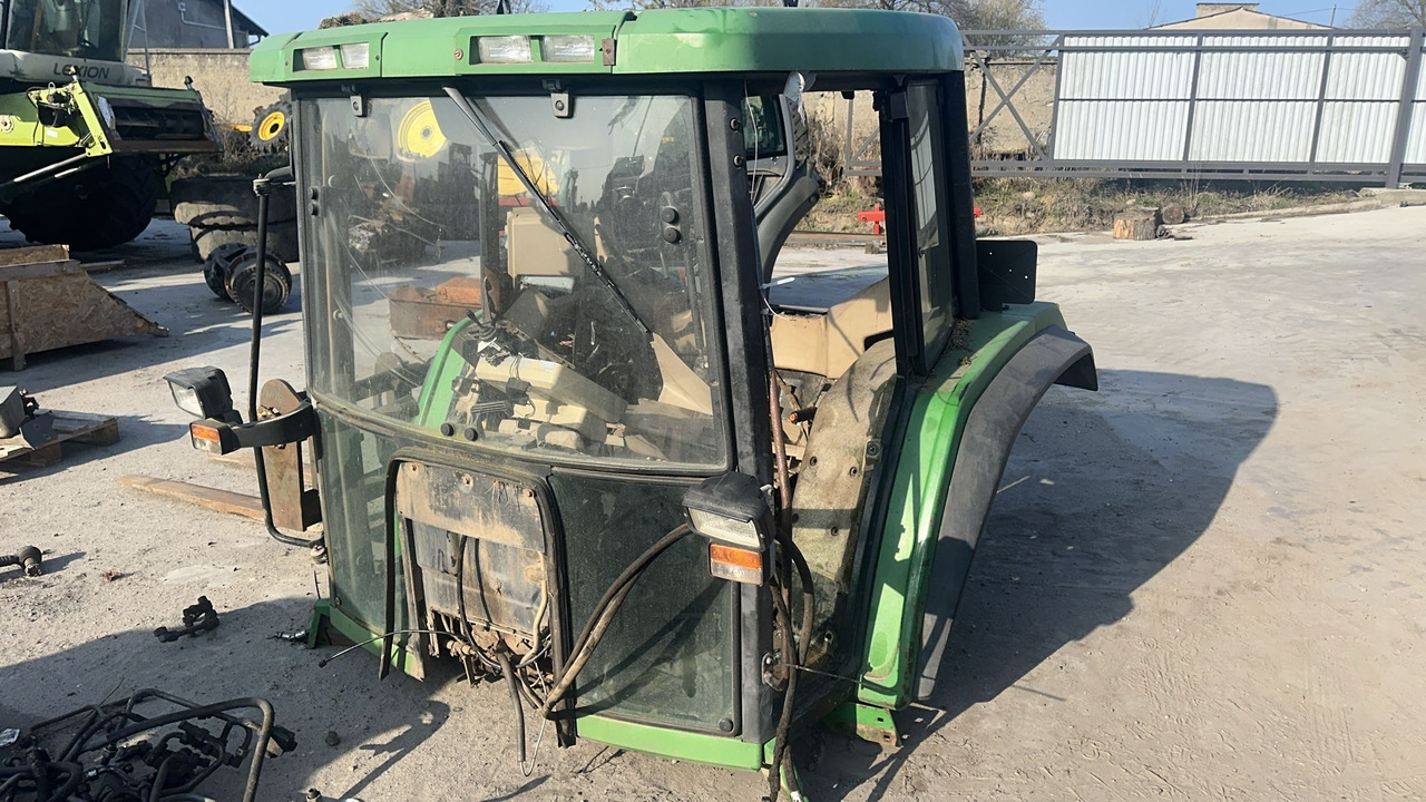 John Deere 6810 - kabina - części - Hytt för Lantbruksmaskiner: bild 1 John Deere 6810 - kabina - części - Hytt för Lantbruksmaskiner: bild 1