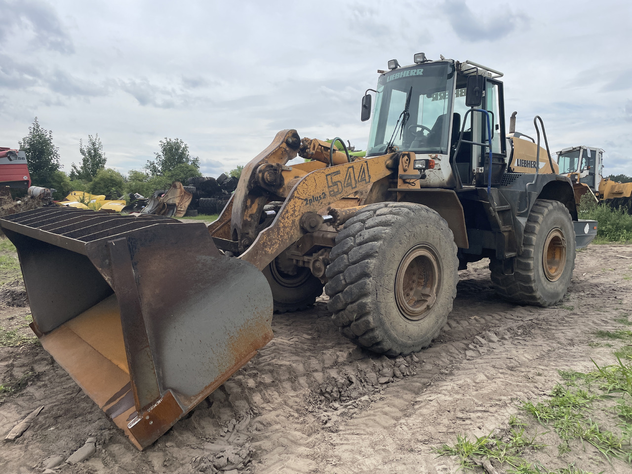 Liebherr L544 - koło felga opona - Fälg för Lantbruksmaskiner: bild 1 Liebherr L544 - koło felga opona - Fälg för Lantbruksmaskiner: bild 1