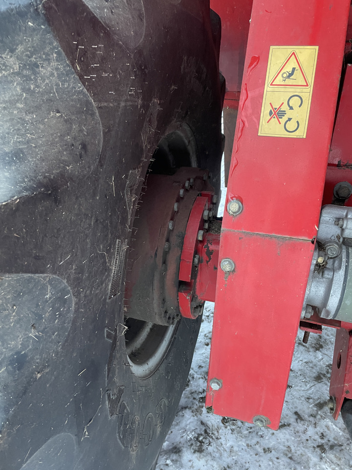 Massey Fergusson MF 30 - kombajn - części kabina sieczkarnia koła most zwolnica - Slutdrev för Lantbruksmaskiner: bild 5 Massey Fergusson MF 30 - kombajn - części kabina sieczkarnia koła most zwolnica - Slutdrev för Lantbruksmaskiner: bild 5