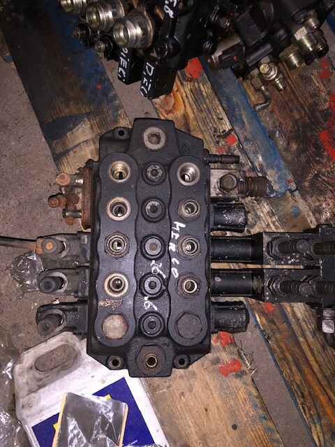 Rozdzielacz Hydrauliczny Merlo Blok Rozdzielacza - Hydraulventil för Lantbruksmaskiner: bild 1 Rozdzielacz Hydrauliczny Merlo Blok Rozdzielacza - Hydraulventil för Lantbruksmaskiner: bild 1