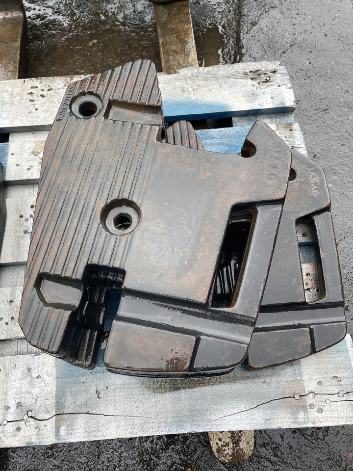 Valtra - odwaźniki balasty 37.5kg - Motvikt för Lantbruksmaskiner: bild 1 Valtra - odwaźniki balasty 37.5kg - Motvikt för Lantbruksmaskiner: bild 1