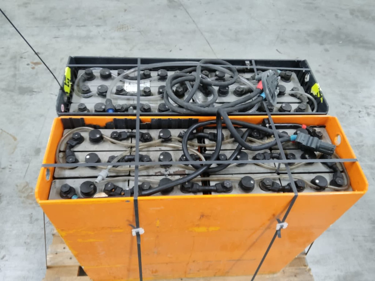Battery Package - 2 Pcs. - Batteri för Materialhanteringsutrustning: bild 4 Battery Package - 2 Pcs. - Batteri för Materialhanteringsutrustning: bild 4