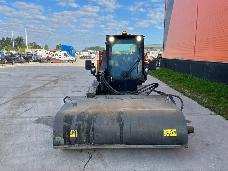 JCB 155 T4 BUCKET & BRUSH - Hjullastare: bild 4 JCB 155 T4 BUCKET & BRUSH - Hjullastare: bild 4