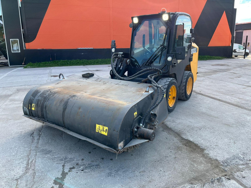 JCB 155 T4 BUCKET & BRUSH - Hjullastare: bild 2 JCB 155 T4 BUCKET & BRUSH - Hjullastare: bild 2